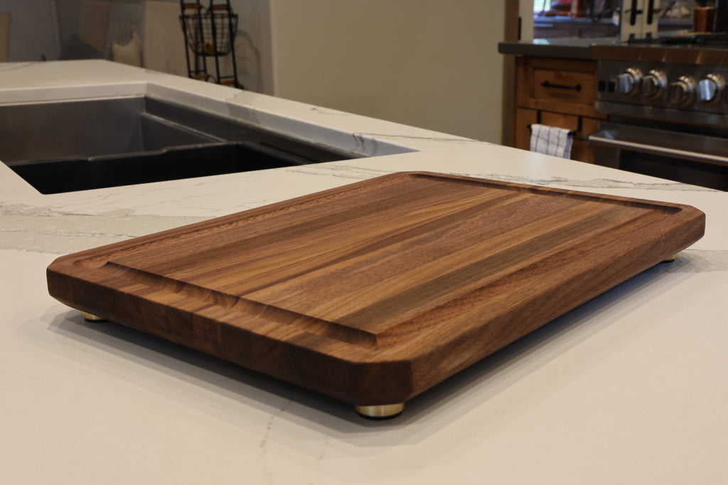 Walnut Edge Grain Cutting Board With Chamfer, Juice Groove, & Metal Feet