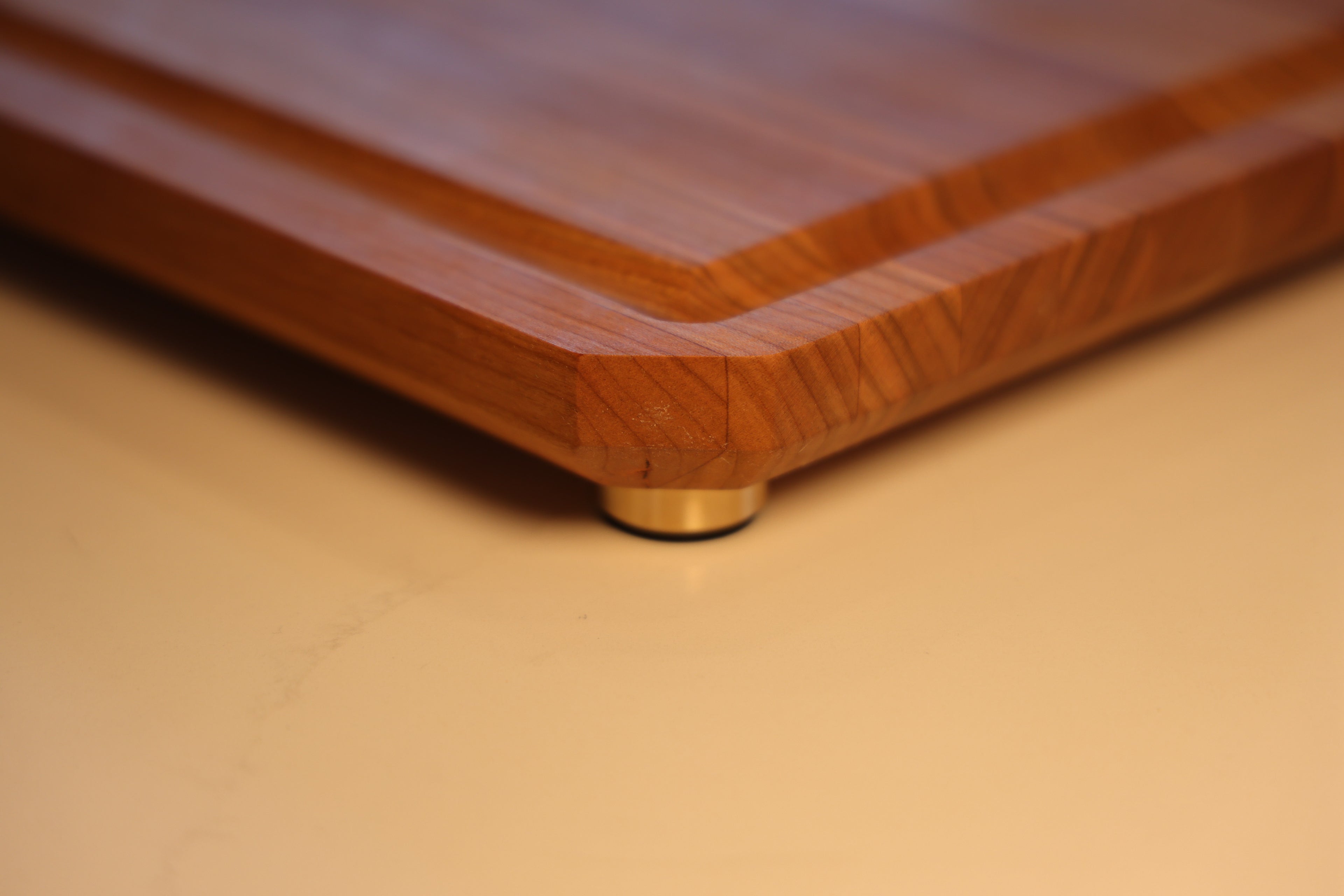 Cherry Edge Grain Cutting Board With Chamfer, Juice Groove, & Metal Feet