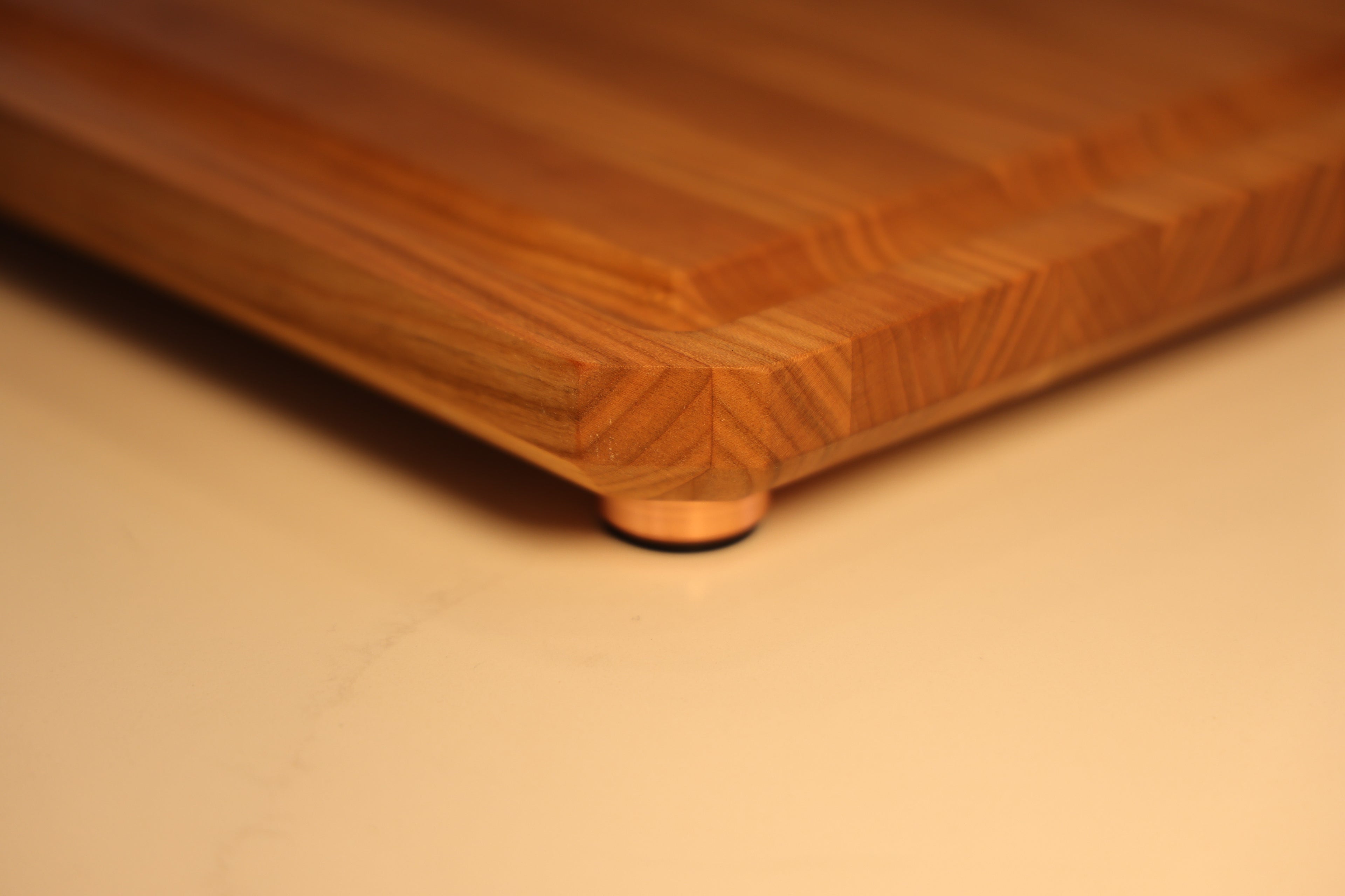 Cherry Edge Grain Cutting Board With Chamfer, Juice Groove, & Metal Feet