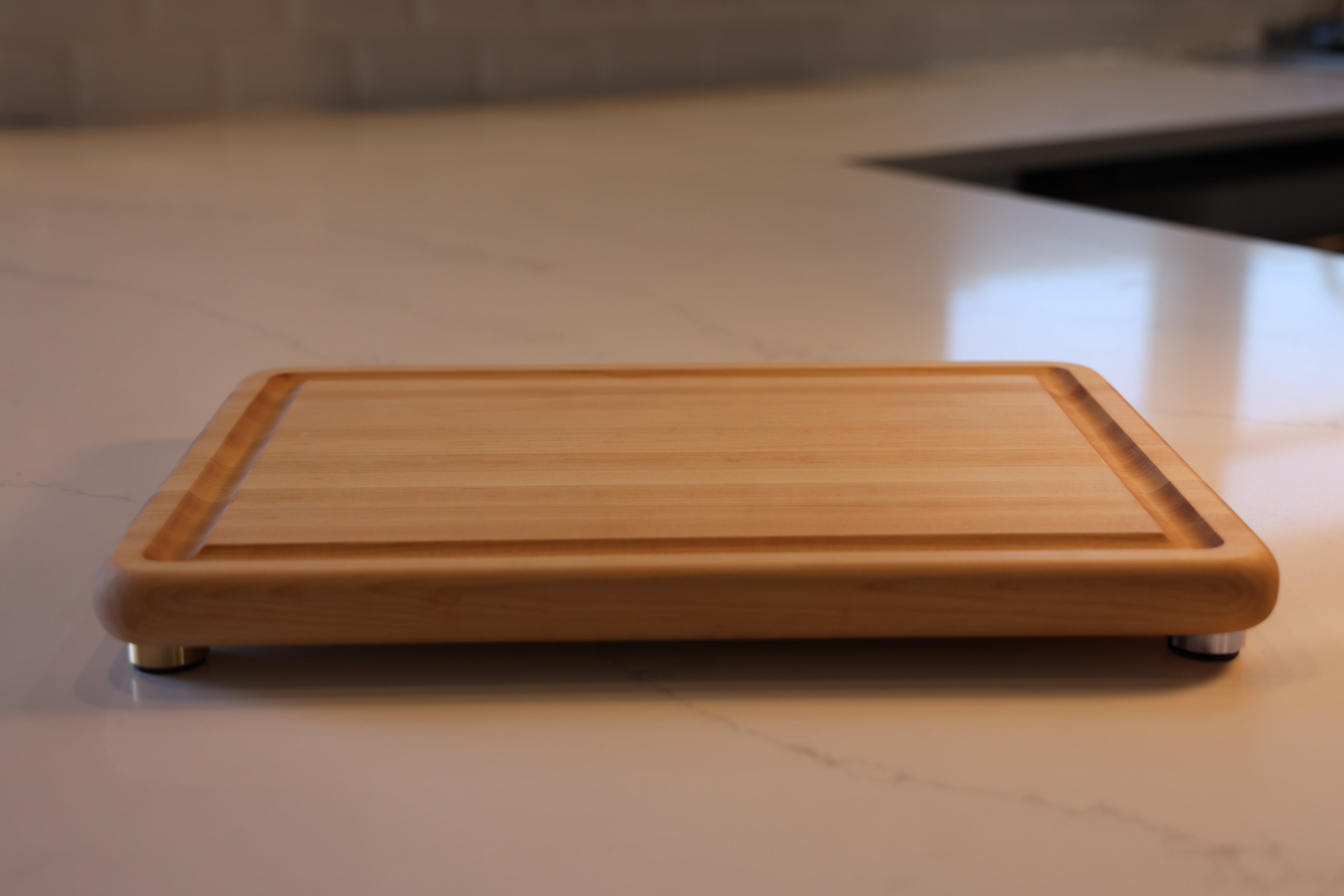 Maple Edge Grain Cutting Board With Roundover, Juice Groove, & Metal Feet