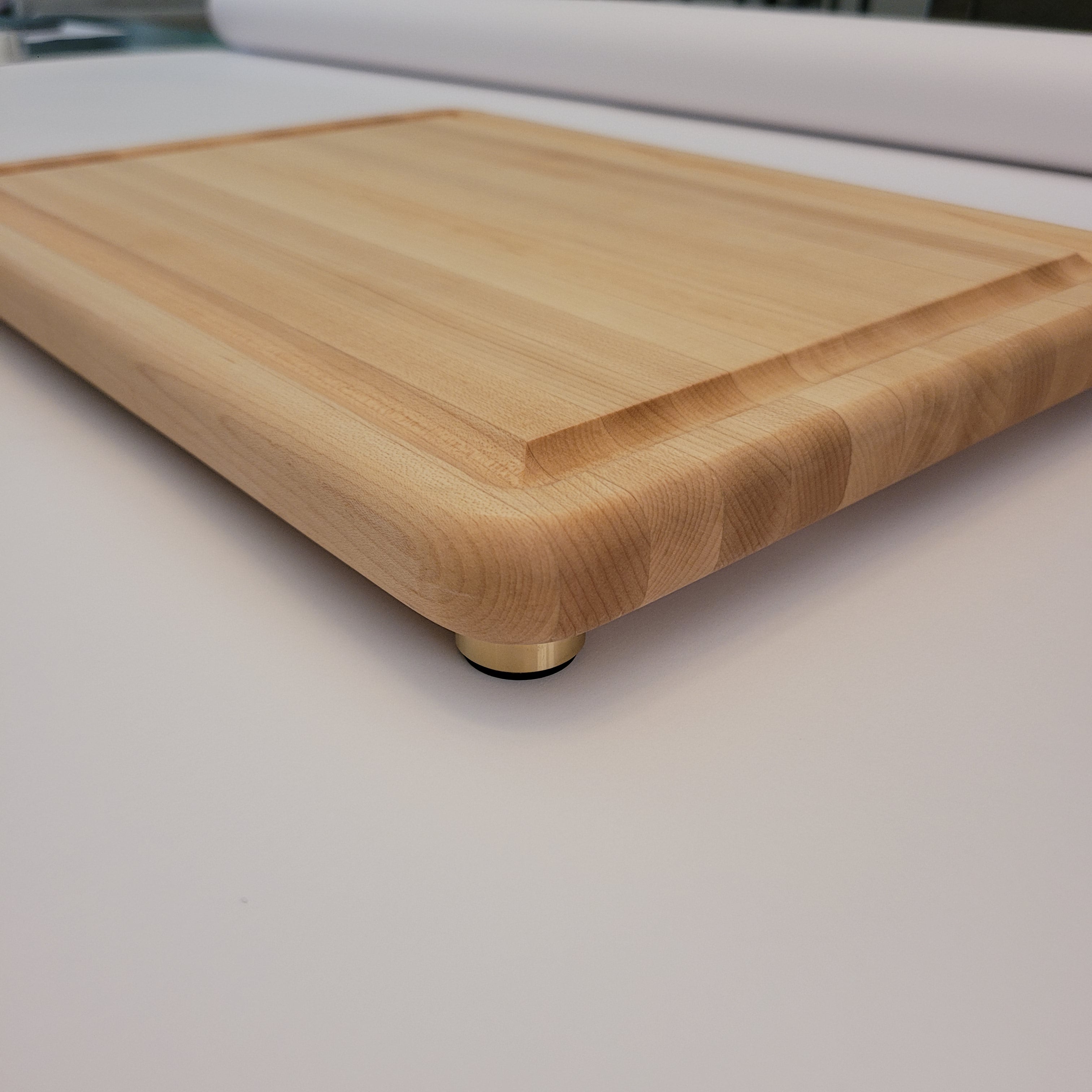 Maple Edge Grain Cutting Board With Roundover, Juice Groove, & Metal Feet