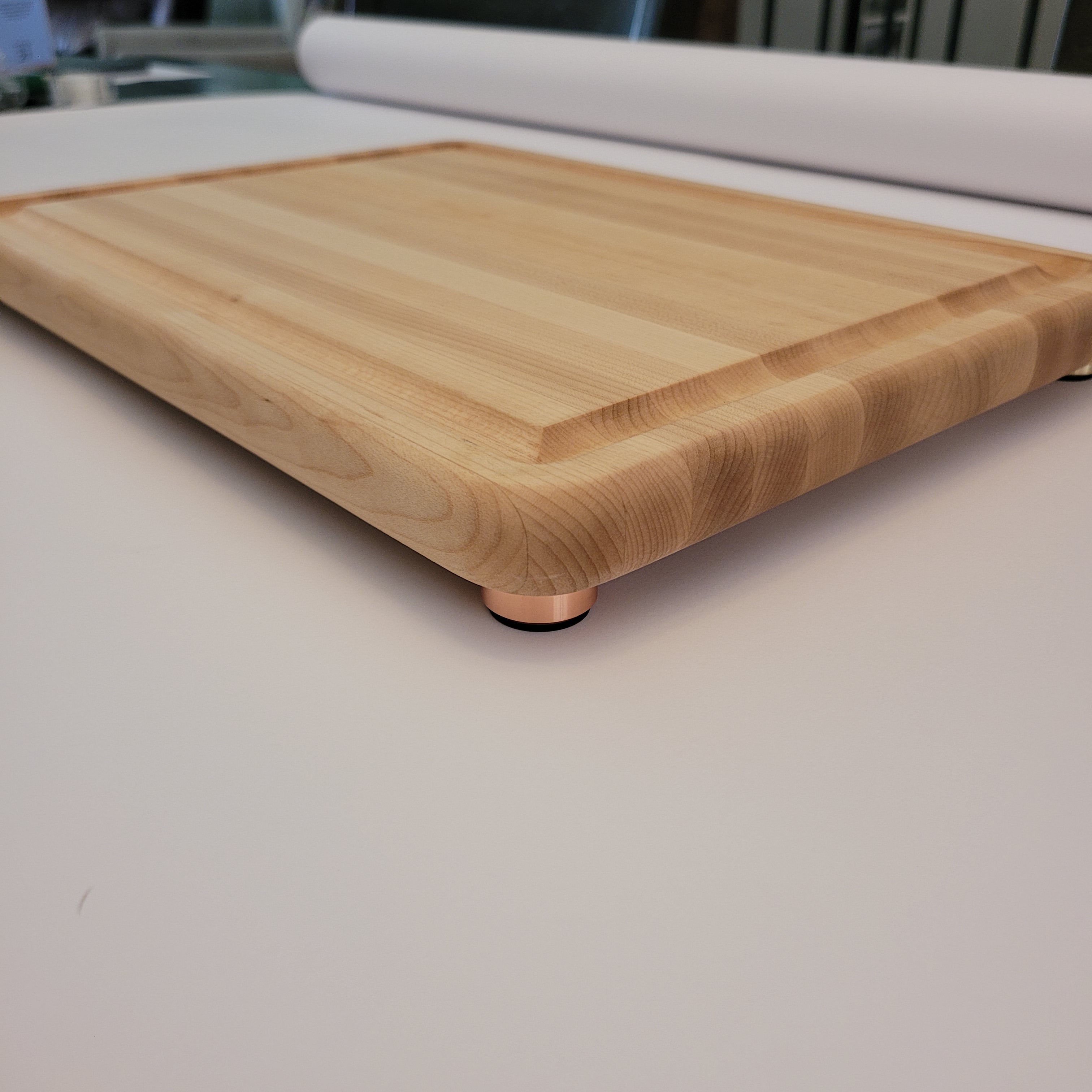 Maple Edge Grain Cutting Board With Roundover, Juice Groove, & Metal Feet