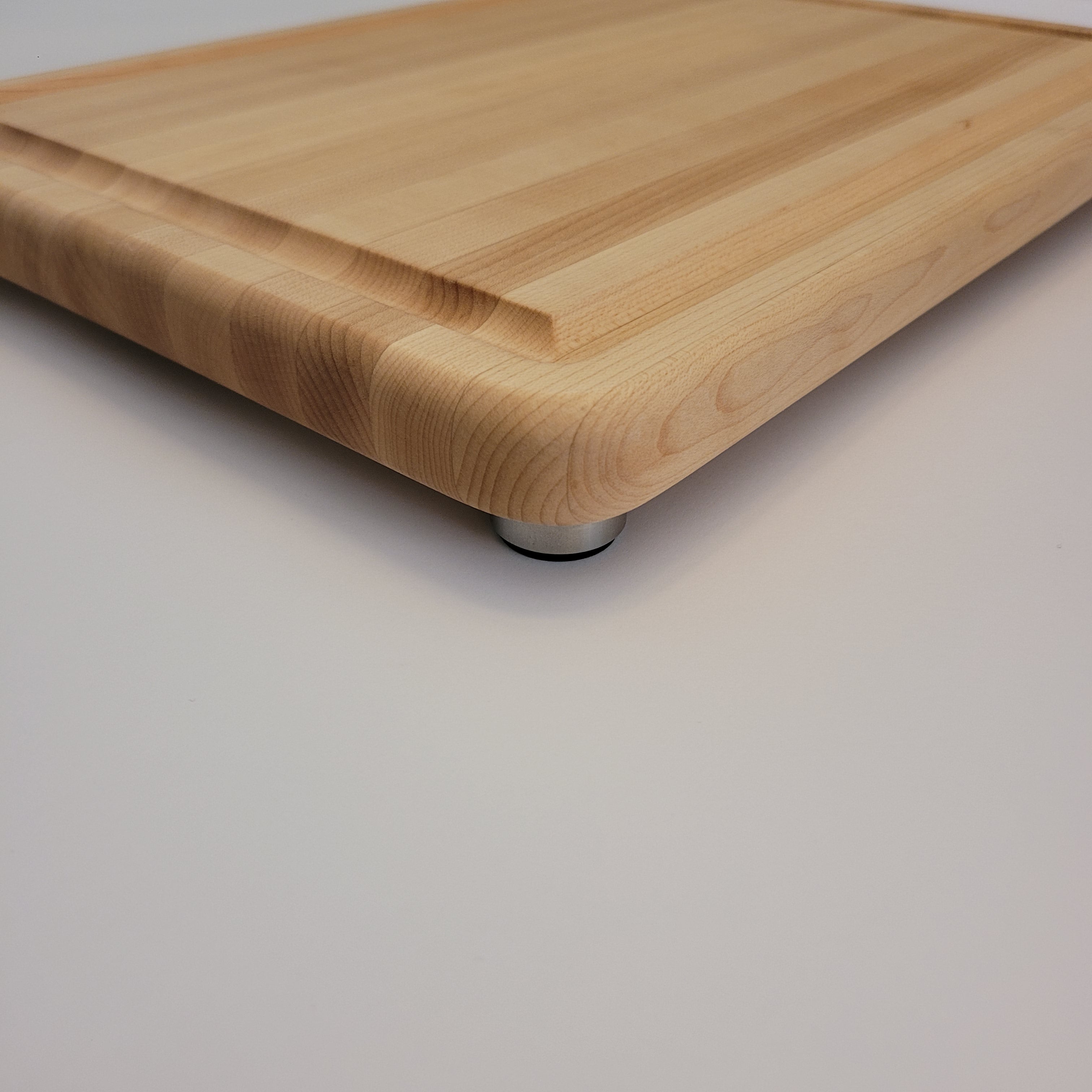 Maple Edge Grain Cutting Board With Roundover, Juice Groove, & Metal Feet