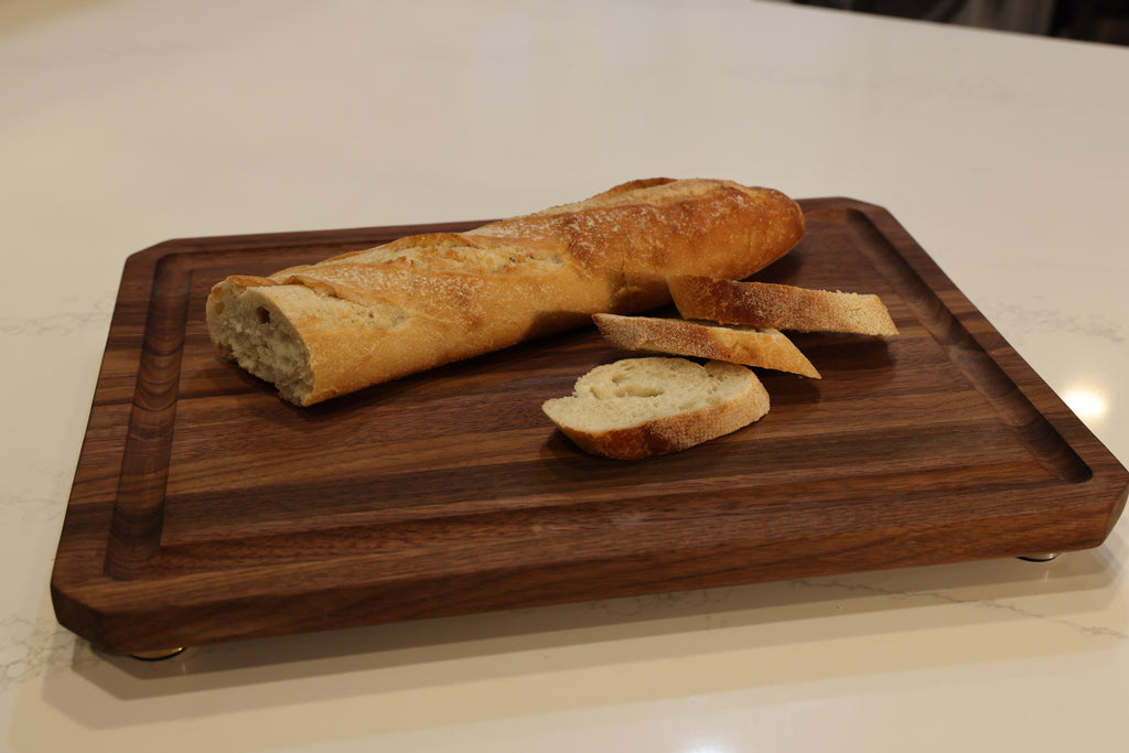 Walnut Edge Grain Cutting Board With Chamfer, Juice Groove, & Metal Feet