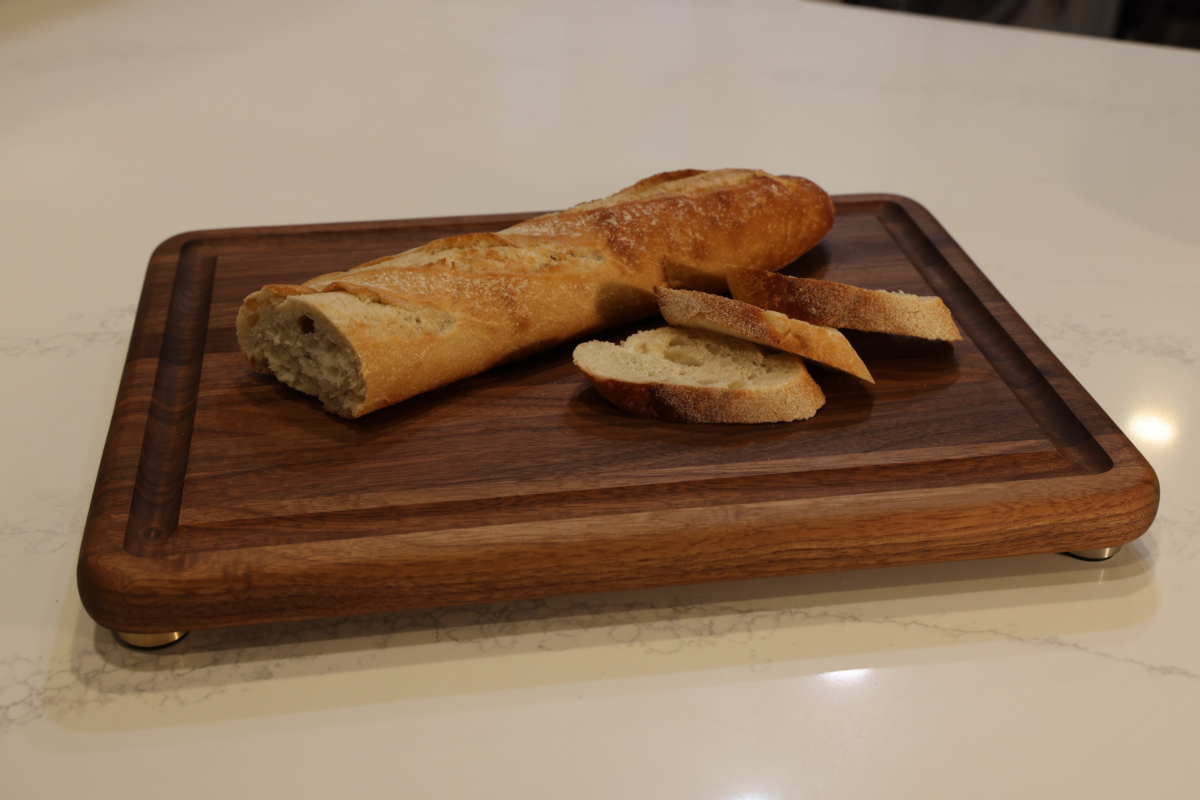 Walnut Edge Grain Cutting Board With Roundover, Juice Groove, & Metal Feet