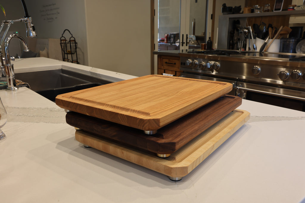 Walnut Edge Grain Cutting Board With Chamfer, Juice Groove, & Metal Feet